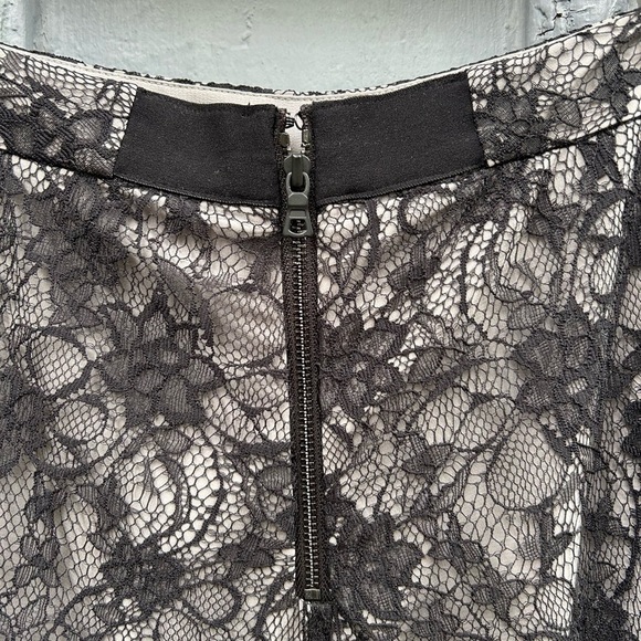 Alice & Olivia Black Lace wide leg trousers, size 0 - Picture 4 of 9